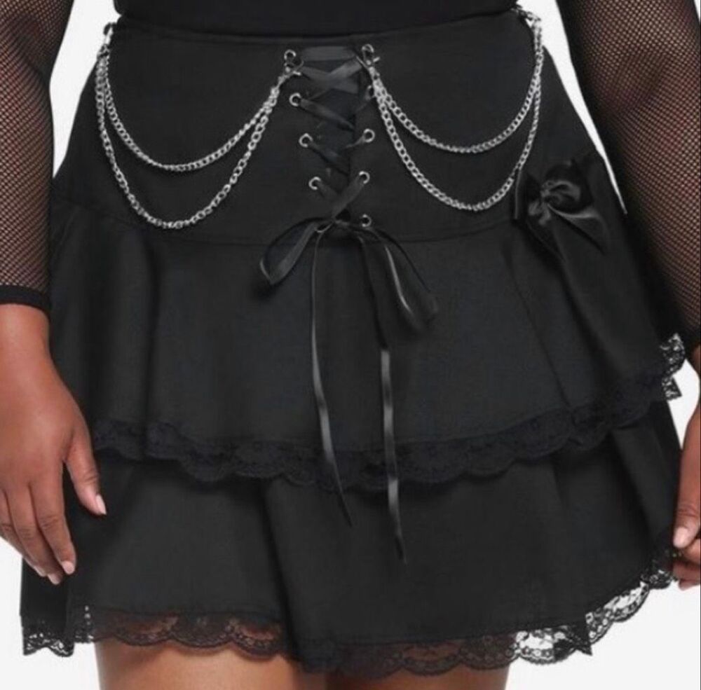 Hot Topic Black Lace-Up Chain Tiered Skirt Plus Size 2 Nwot